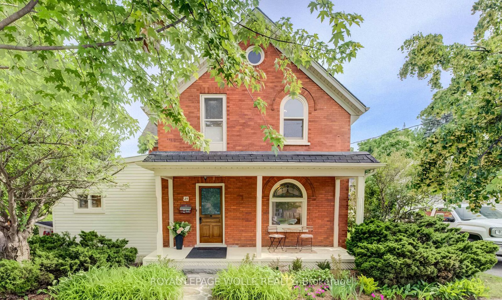 Property Photo:  25 Central Street  ON N2L 3A5 