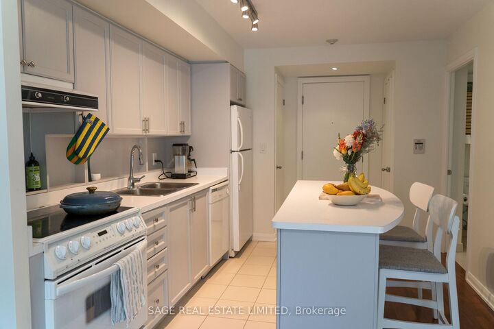 Property Photo:  18 Beverley Street 209  ON M5T 3L2 