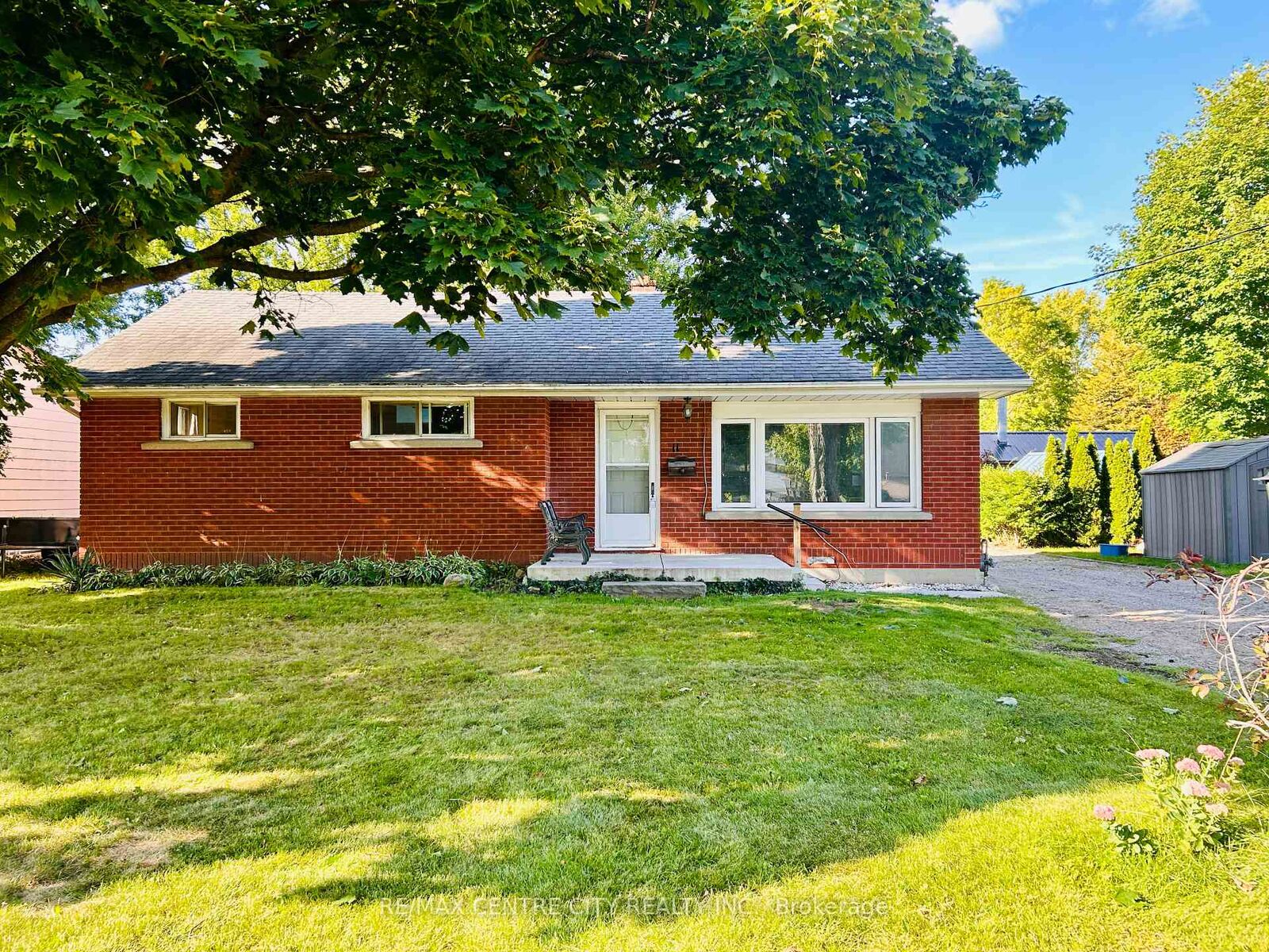 Property Photo:  11 Marchant Street  ON N5H 1V5 