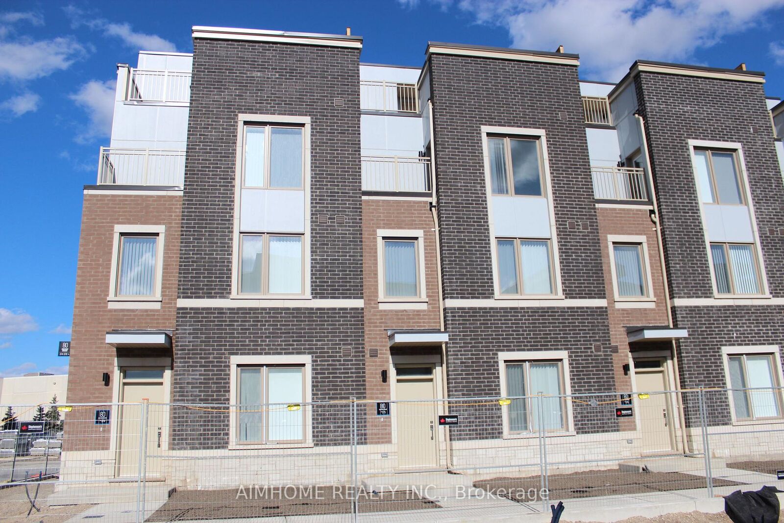 Property Photo:  80 Honeycrisp Crescent Th375  ON L4K 0N7 