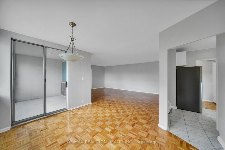 Property Photo:  9 Deer Park Crescent 706  ON M4V 2C4 