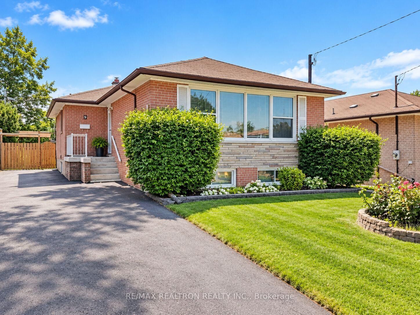 Property Photo:  9 Stanwell Drive  ON M1P 4H6 