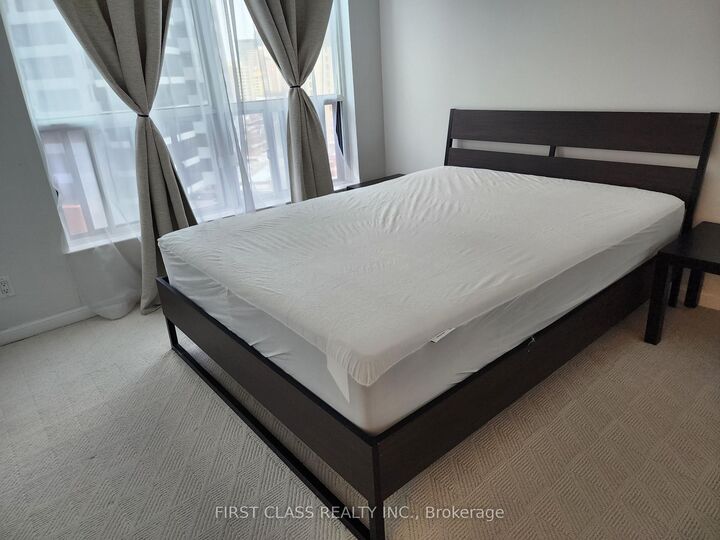 Property Photo:  24 Wellesley Street W 1306  ON M4Y 2X6 