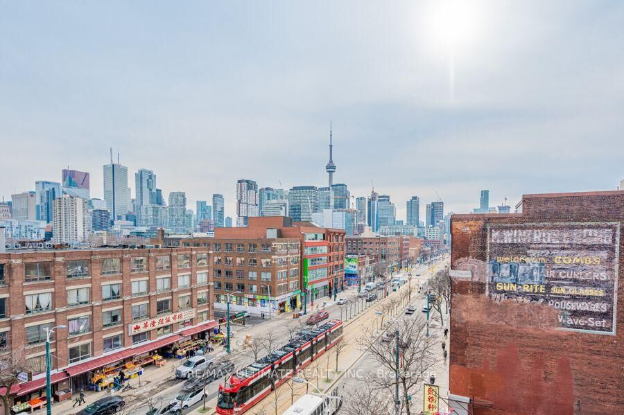 Property Photo:  10 Willison Square 809  ON M5T 1E7 