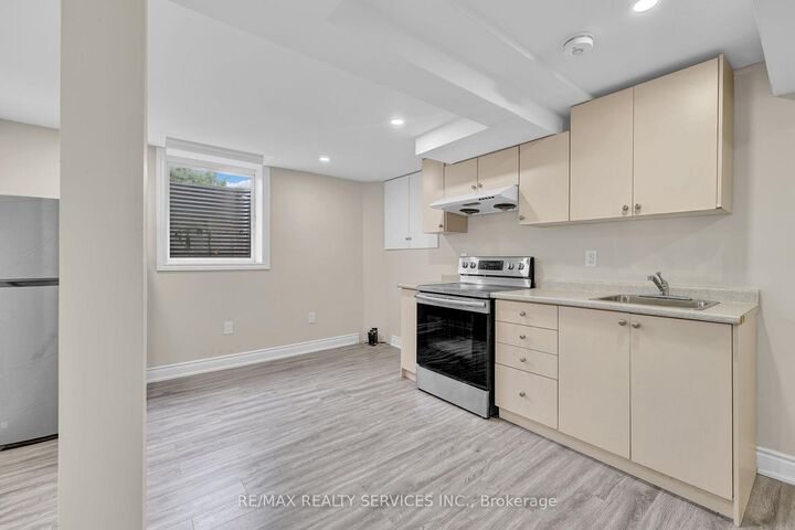 Property Photo:  29 Hector Court  ON L6S 1P1 