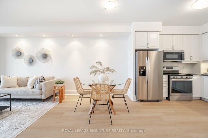 Property Photo:  3888 Duke Of York Boulevard 3028  ON L5B 4P5 