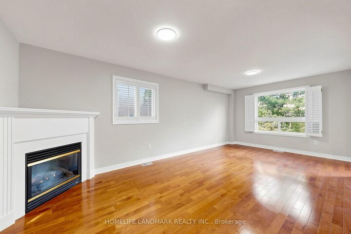 Property Photo:  5853 Swordsman Drive  ON L5M 6P4 