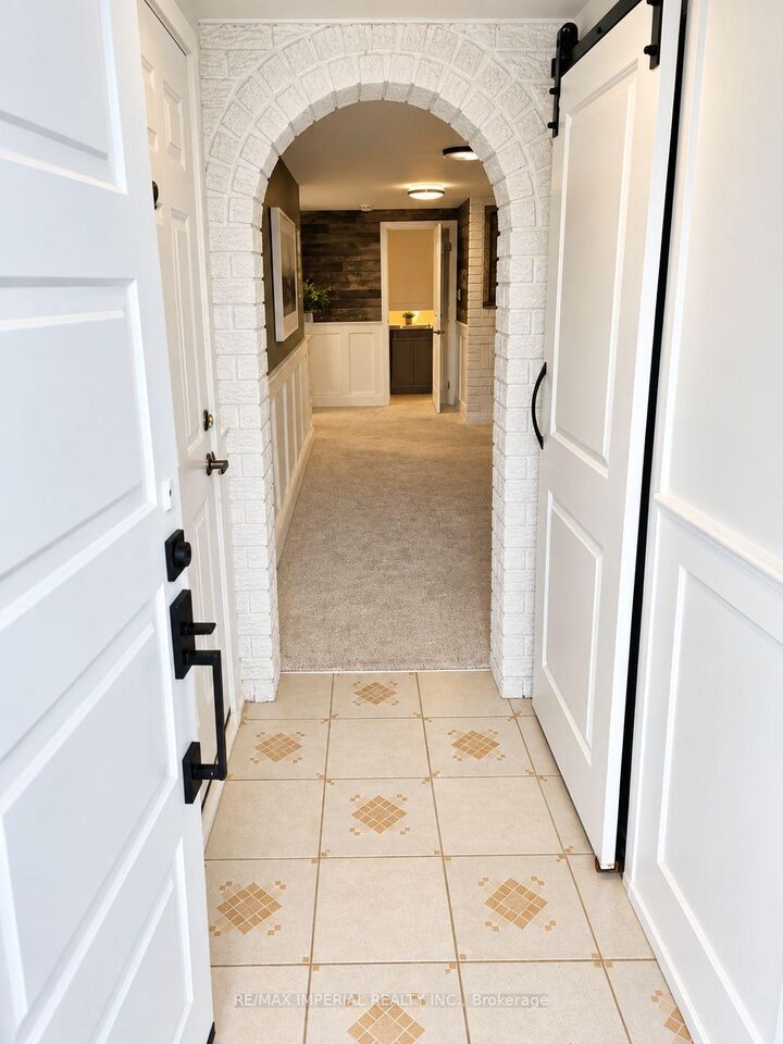 Property Photo:  462 Fergo Avenue Lower Unit  ON L5B 2J3 