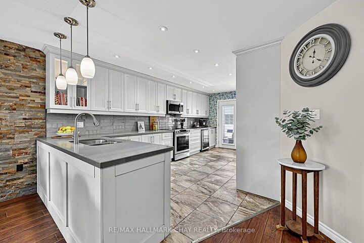 Property Photo:  76 Shalom Way  ON L4N 5Y3 