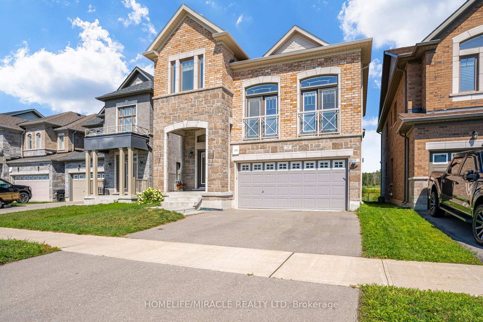 Property Photo:  25 Lorne Thomas Place  ON L9R 0T8 