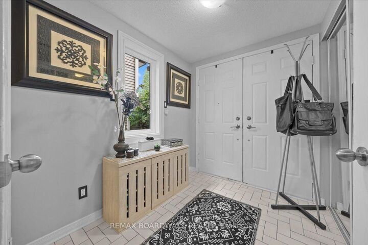 Property Photo:  24 Hackett Street  ON K1V 0P7 