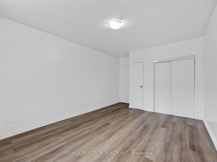 Property Photo:  275 Wentworth Street W 303  ON L1J 1N1 
