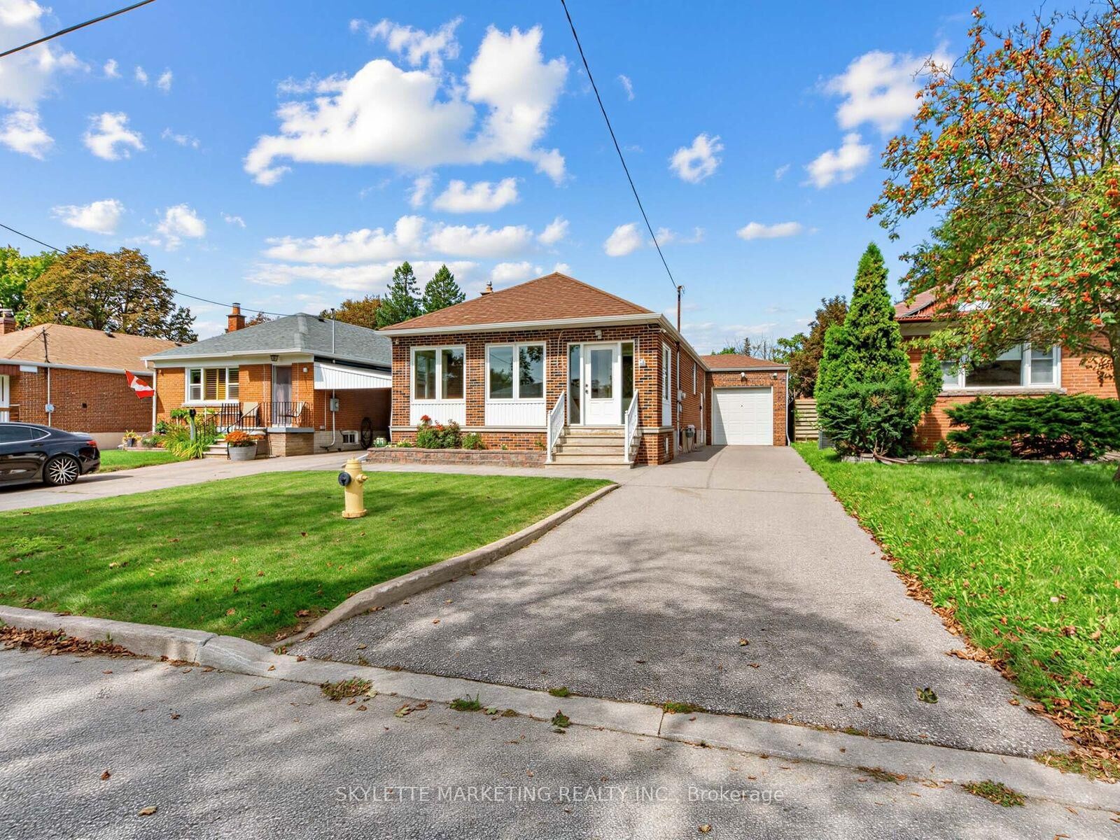 Property Photo:  14 Bardwell Crescent  ON M1R 1C9 