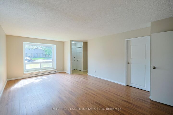 Property Photo:  253 Hampton Avenue  ON N7S 4Z2 