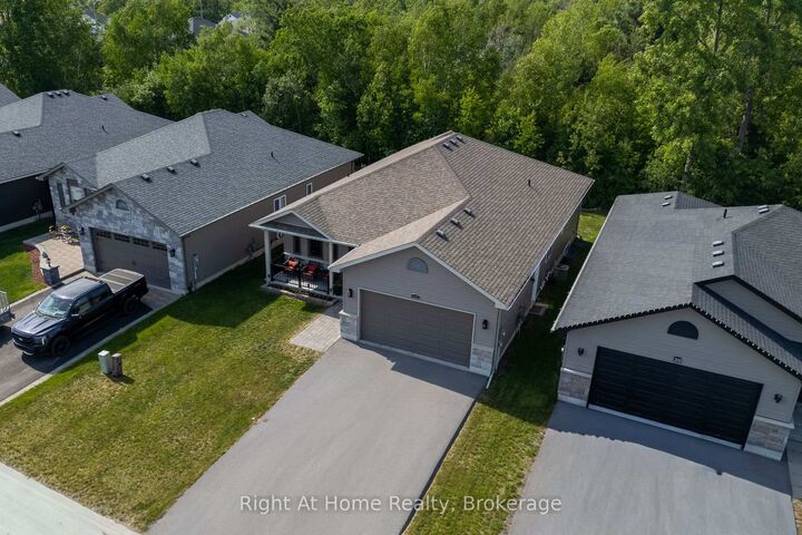 Property Photo:  40 Birchmount Street  ON K8V 0C6 