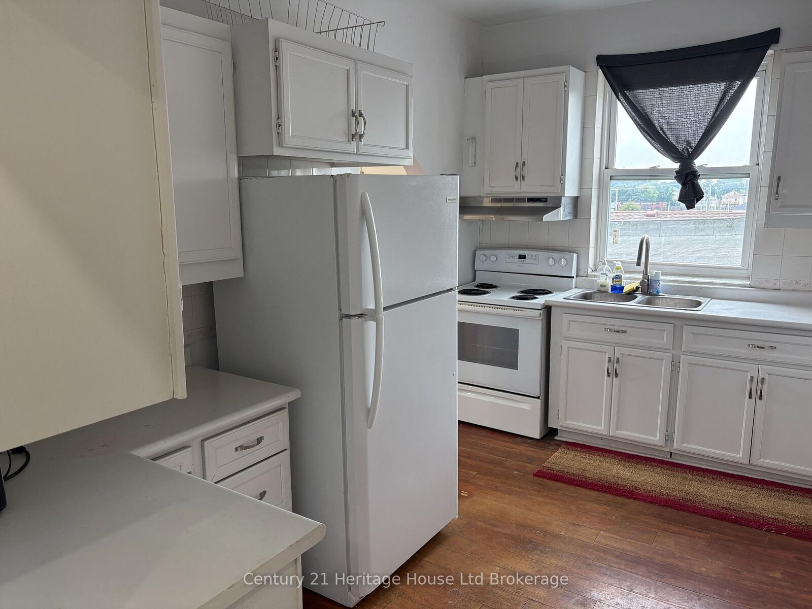Property Photo:  694 Dundas Street 2  ON N4S 1E6 