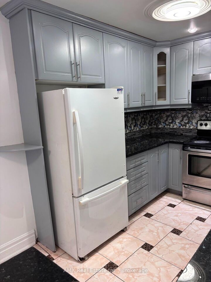 Property Photo:  14 Camperdown Avenue  ON M9R 3T4 