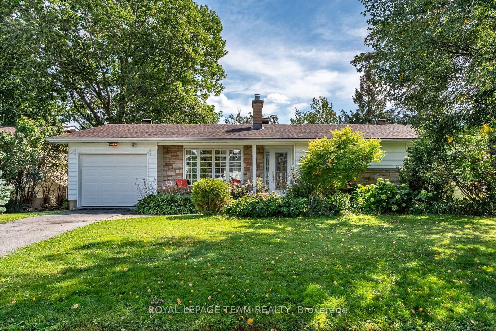 Property Photo:  1840 Appleford Street  ON K1J 6T4 