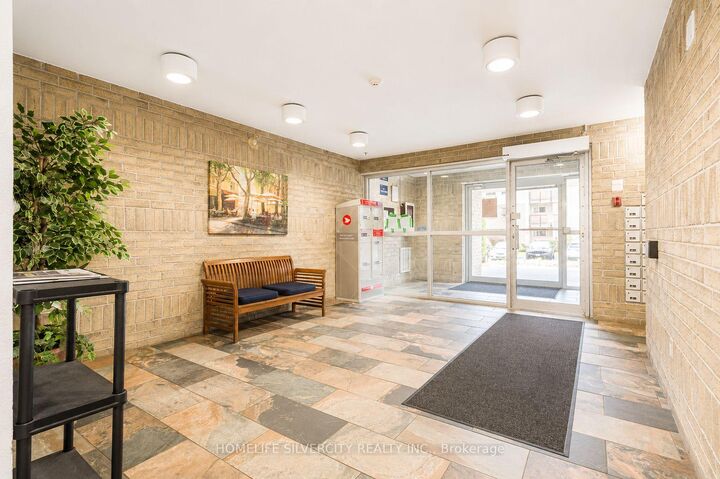 Property Photo:  733 Deveron Crescent 303  ON N5Z 4X7 