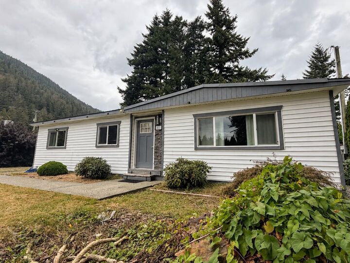 Property Photo: 411 Emerald Avenue BC V0M 1K0