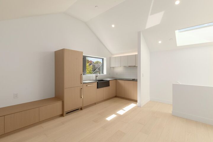 Property Photo:  22 W 14th Avenue  BC V5Y 1W6 
