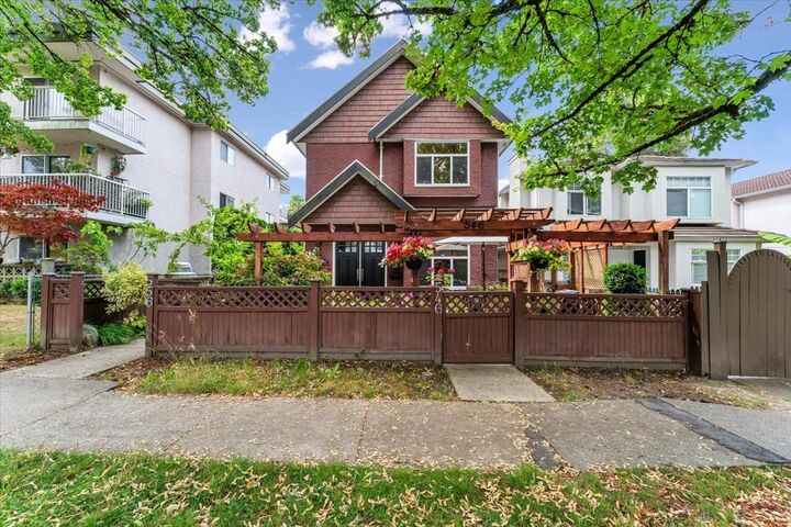 Property Photo:  546 E 44th Avenue  BC V5W 1W5 