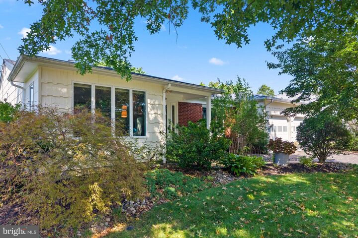 Property Photo:  6 Martin Lane  NJ 08619 