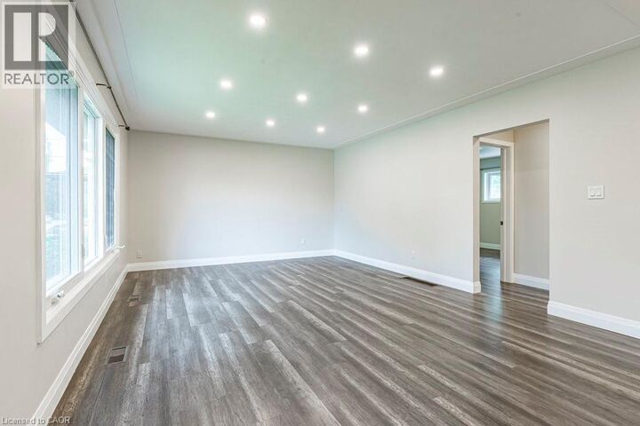 Property Photo:  173 West 32nd Street  ON L9C 5H1 