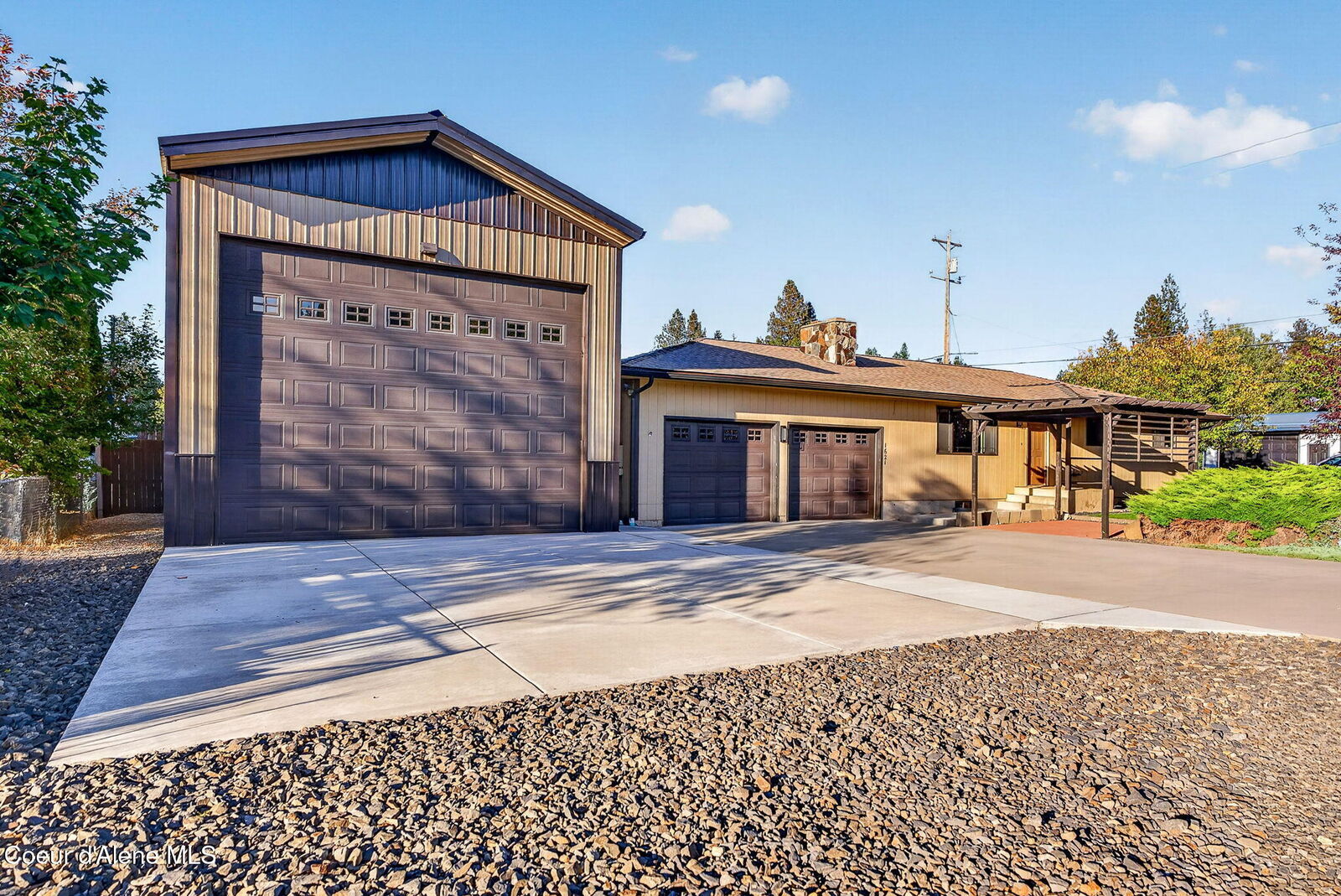 Property Photo:  1621 E Haycraft Ave  ID 83815 