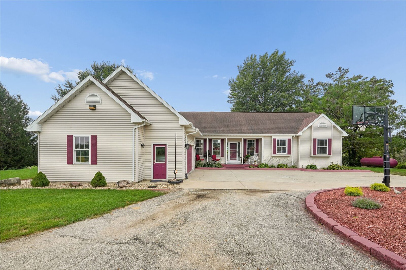 Property Photo:  9902 Dutch Creek Drive  IA 52205 
