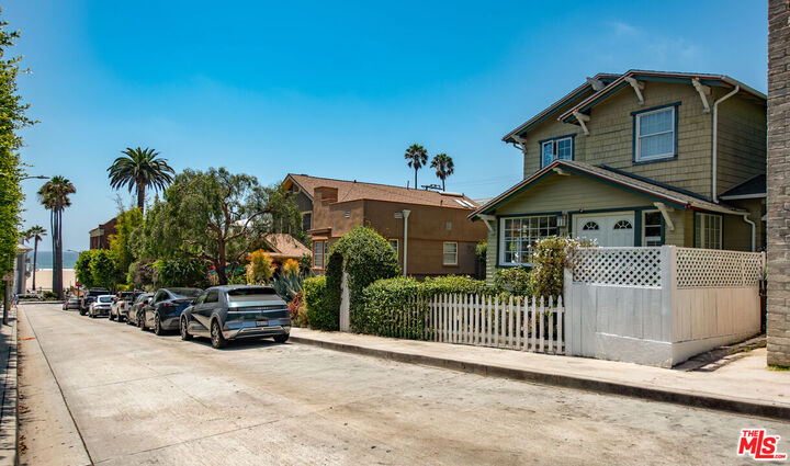 Property Photo: 41 Vicente Ter CA 90401