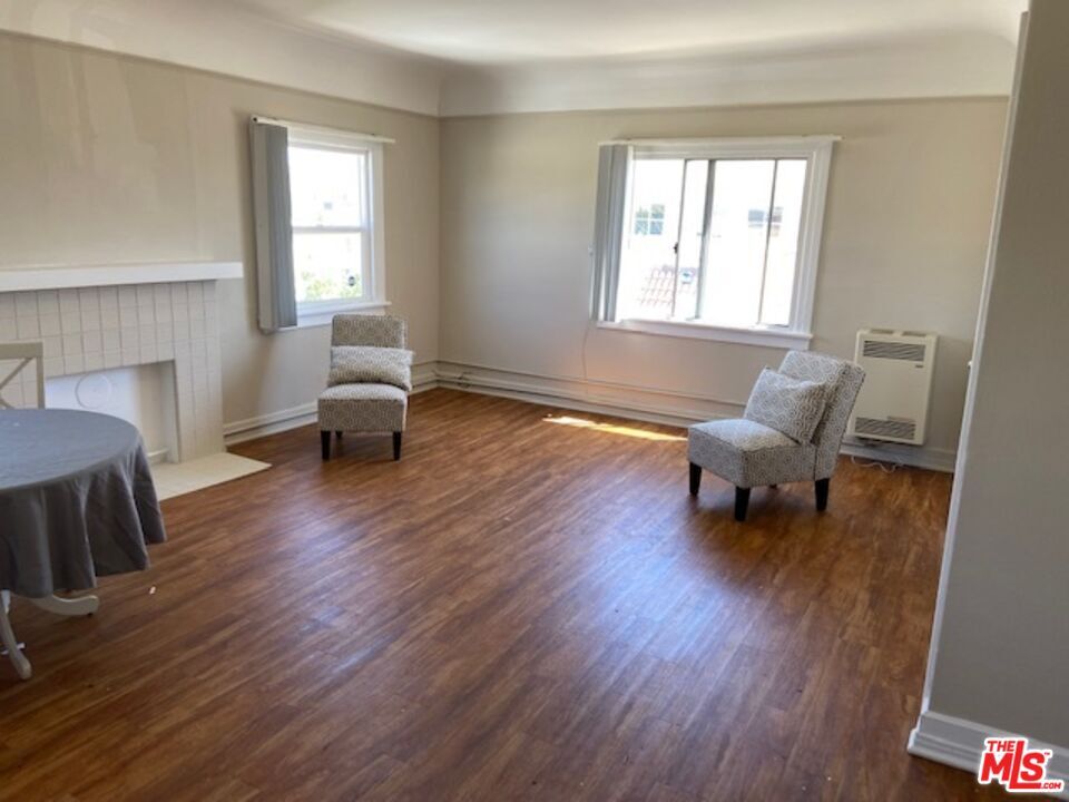 Property Photo:  4537 W 11th Pl  CA 90019 