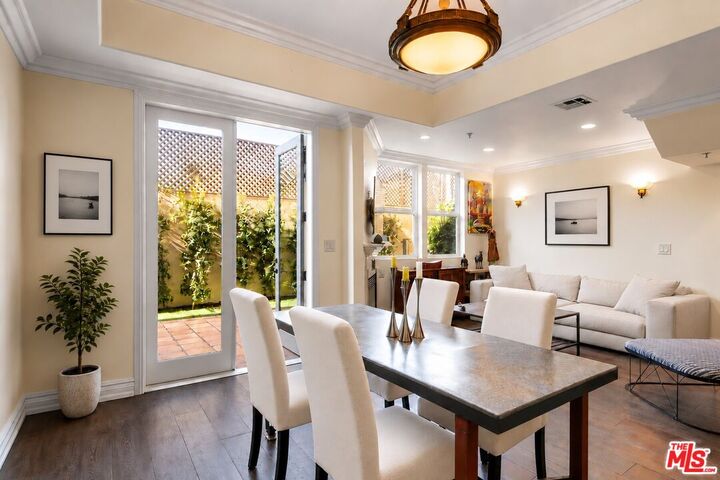Property Photo:  1050 N Edinburgh Ave, Unit 103  CA 90046 
