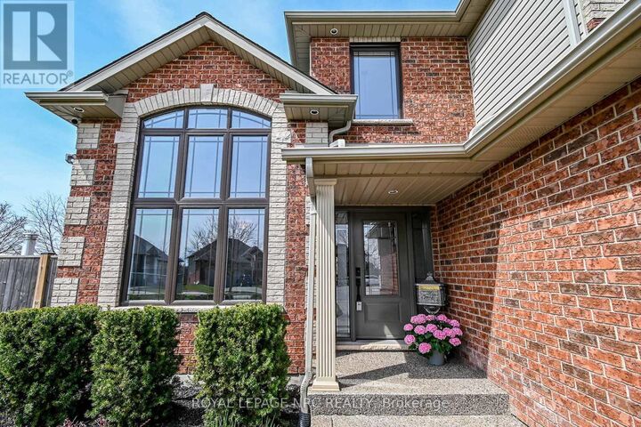 Property Photo:  239 Colbeck Drive  ON L3C 7M3 