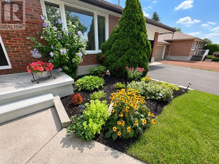 Property Photo:  219 Brock Street  ON N0M 2M0 