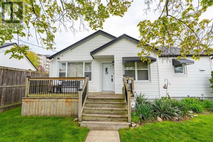 Property Photo: 826 Lynwood Avenue ON N7T 7A4