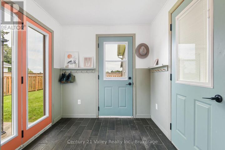 Property Photo:  785 Eighth Street  ON K7V 1B5 