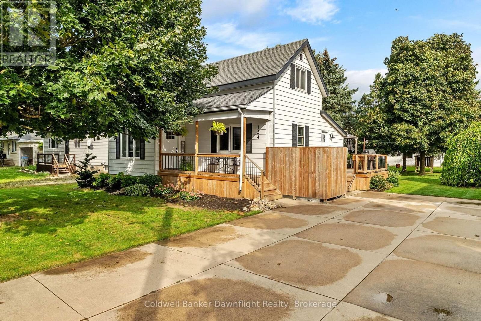 Property Photo:  154 Richmond Street  ON N0M 1X0 