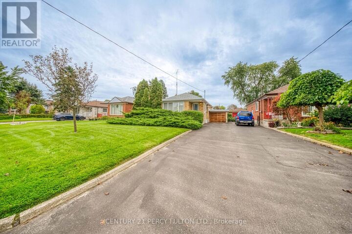 Property Photo: 13 Graylee Avenue ON M1J 1M5