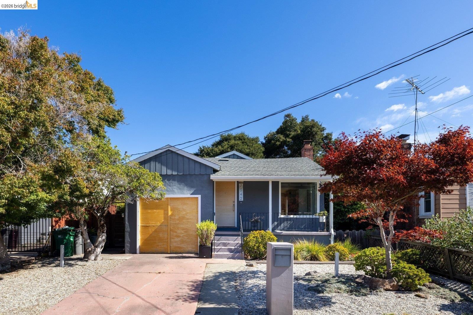 Property Photo: 7542 Valentine St CA 94605