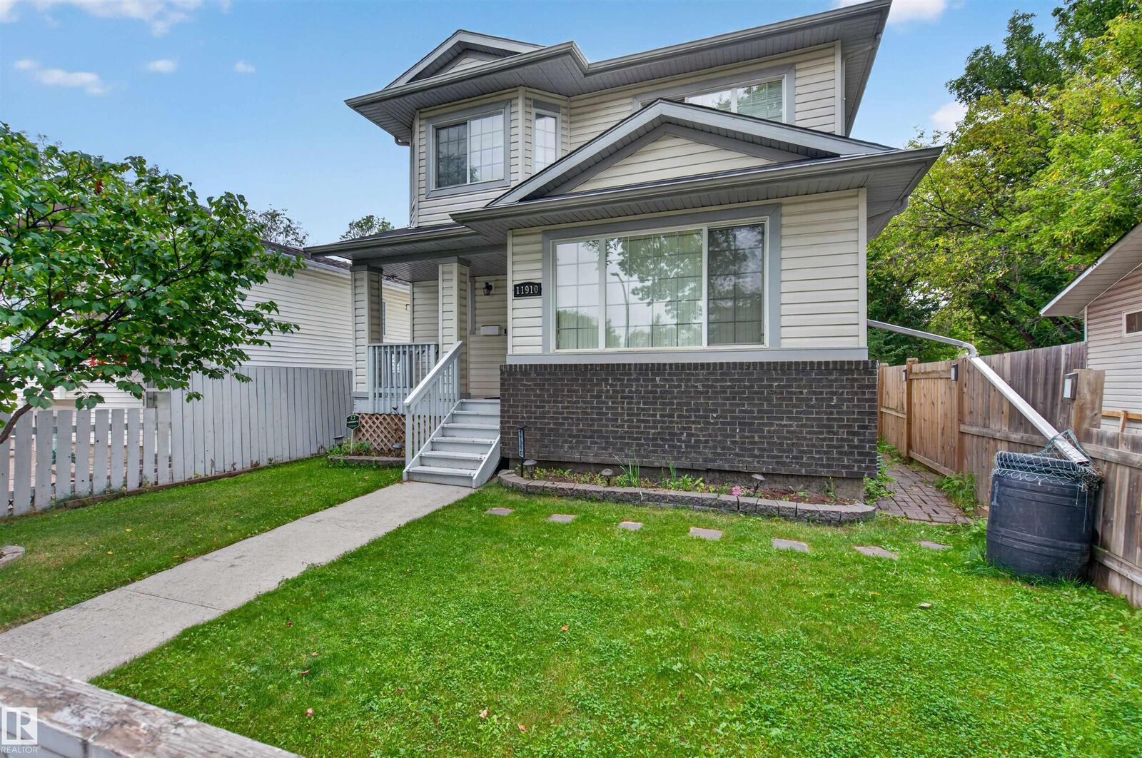 Property Photo:  11910 93 Street NW  AB T5G 1E5 