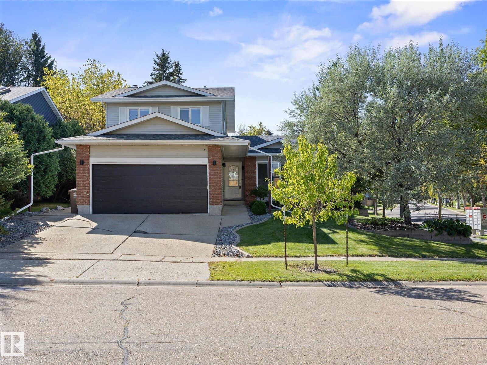Property Photo:  15 Willoughby Drive  AB T8N 4E5 