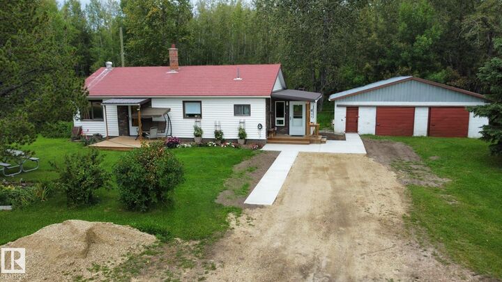 Property Photo:  53123 Rge Road 43  AB T0E 0A4 