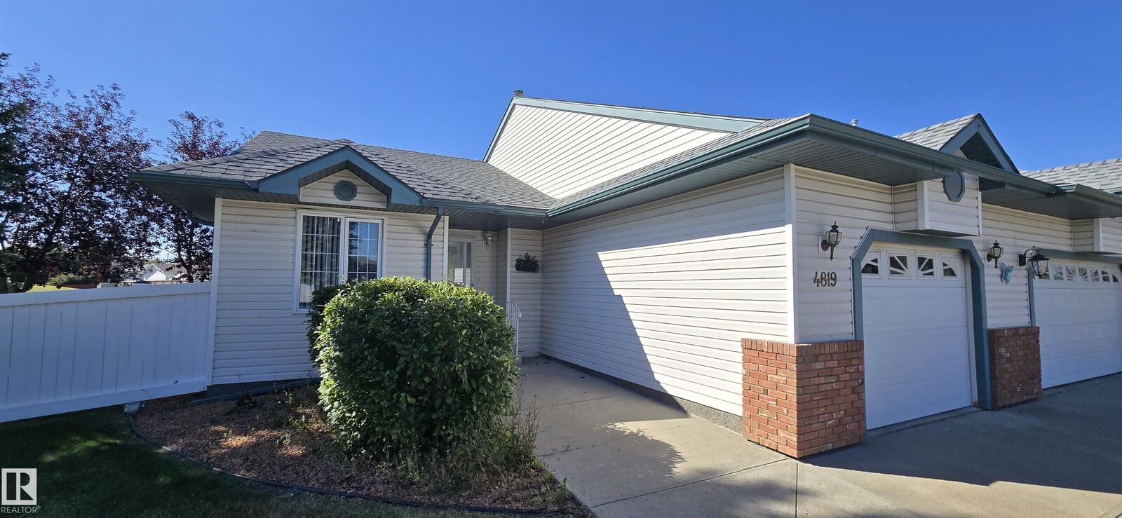 Property Photo:  4819 47 Avenue  AB T9C 1Z2 