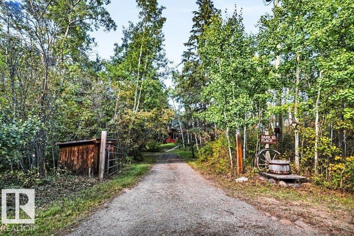 Property Photo:  10-51119 Rge Rd 265  AB T7Y 1E8 