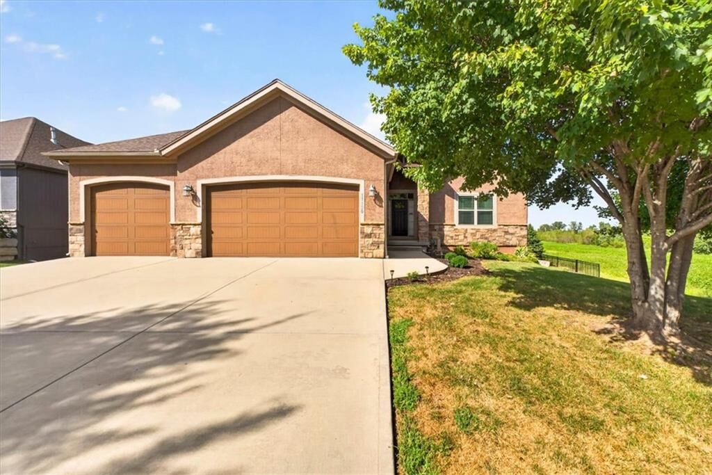 Property Photo:  17120 W 197th Place  KS 66083 