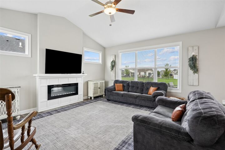 Property Photo:  2411 NW Beechwood Street  IA 50023 
