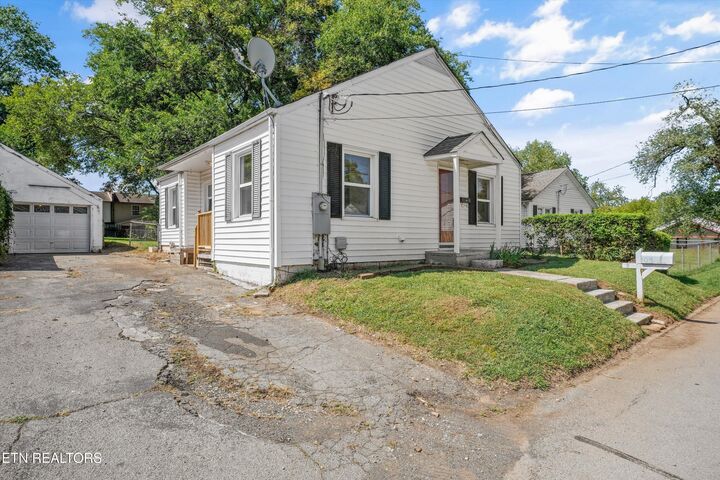 Property Photo: 109 N Magnolia St TN 37801