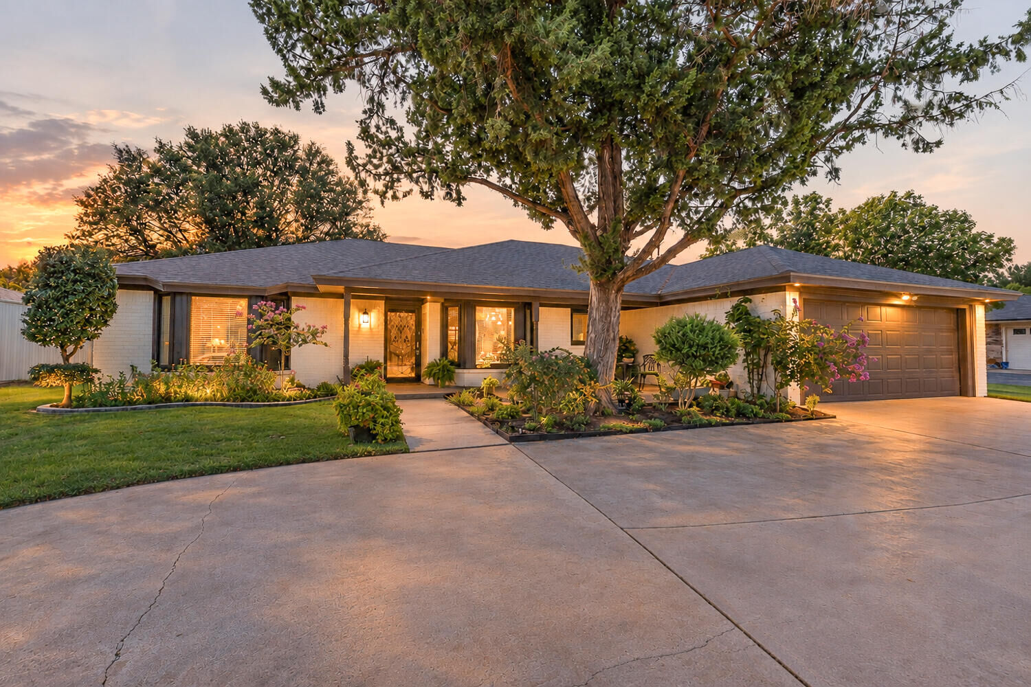 Property Photo: 8006 Utica Avenue TX 79424