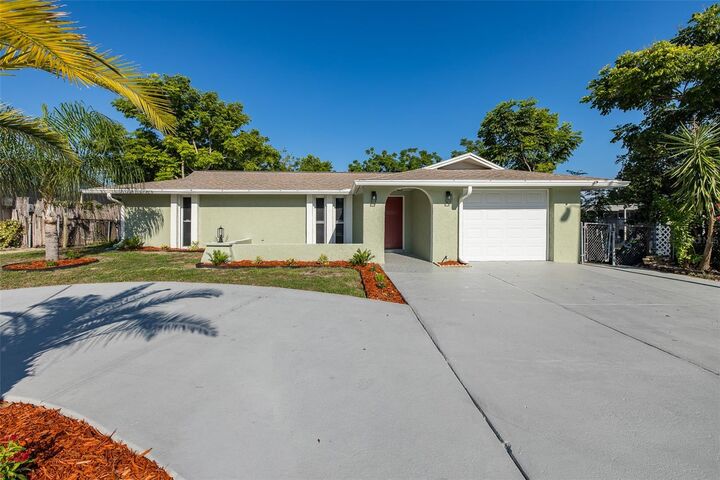 Property Photo:  11611 Newell Drive  FL 34668 